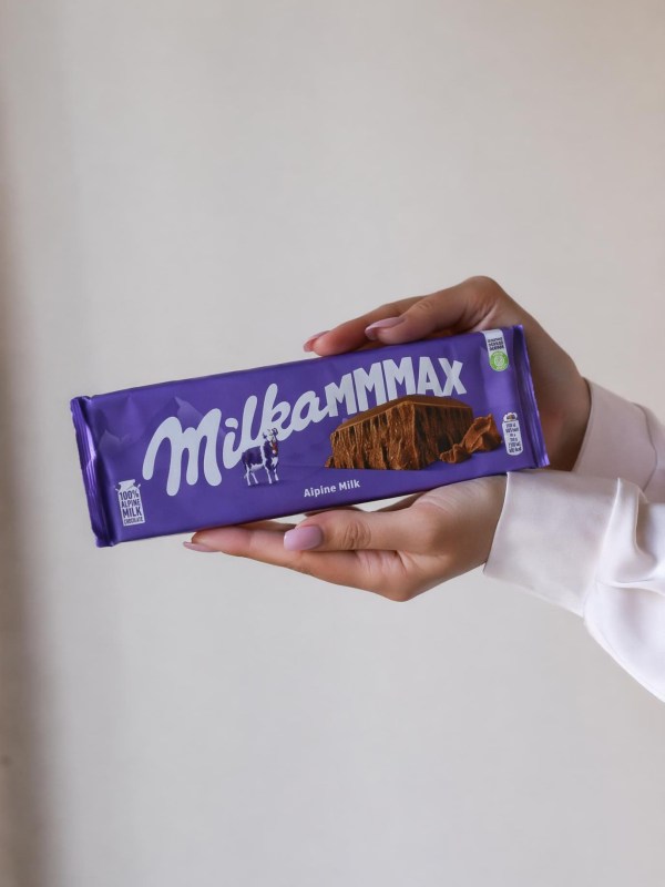 Шоколад Milka MMMAX Alpine Milk в фиолетовой упаковке