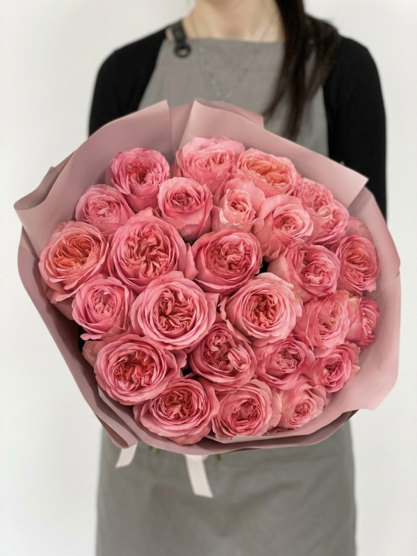 Buchet din 25 de trandafiri tip bujor Pink Expression în ambalaj roz