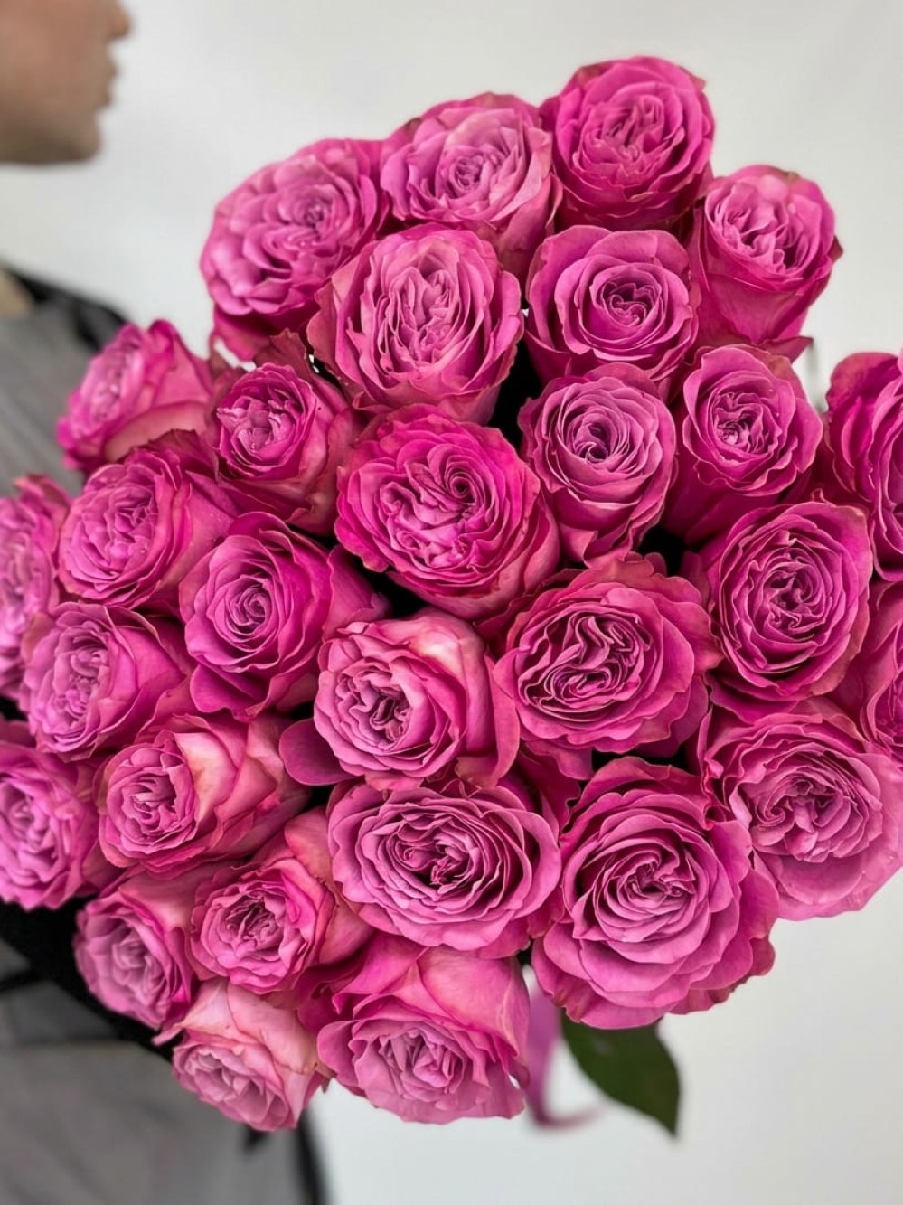 Buchet de 31 de trandafiri tip bujor Queen's Crown