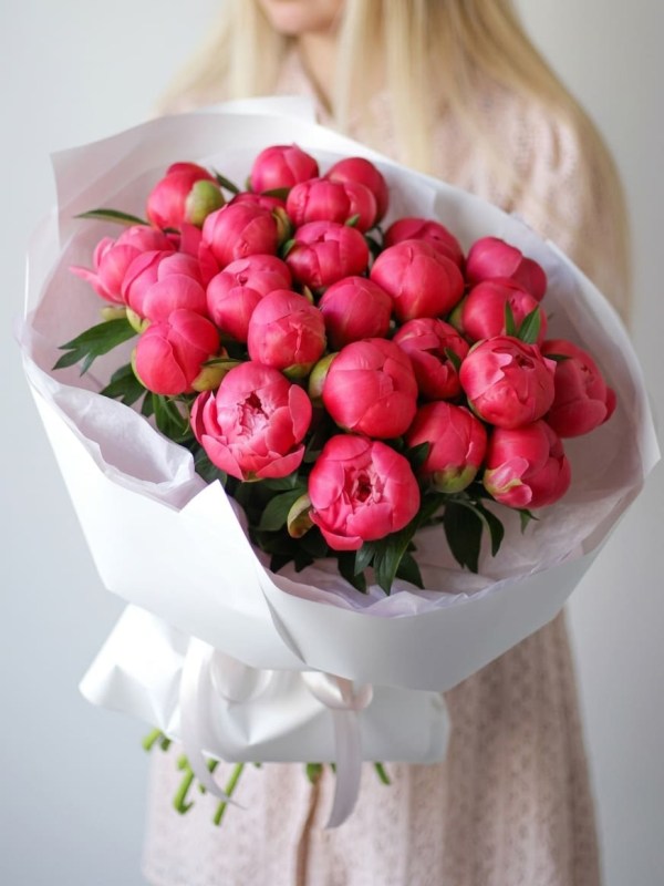 Buchet mare de 25 de bujori corali