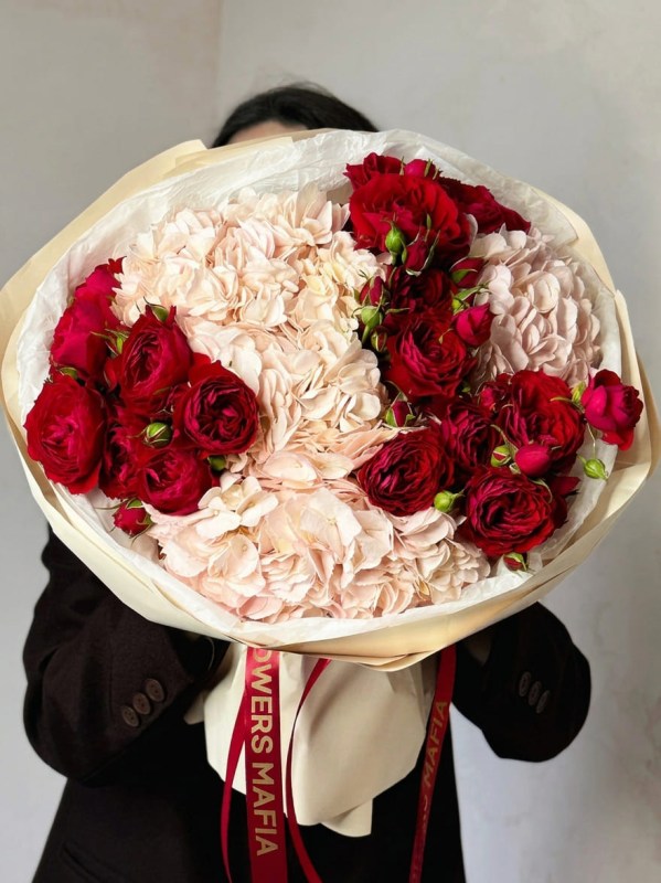 Buchet mare cu hortensie și trandafir spray burgundy