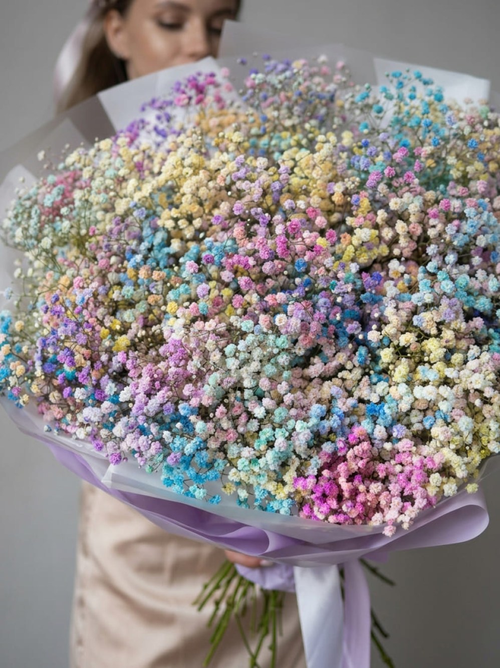 Buchet din 15 ramuri de gypsophila curcubeu