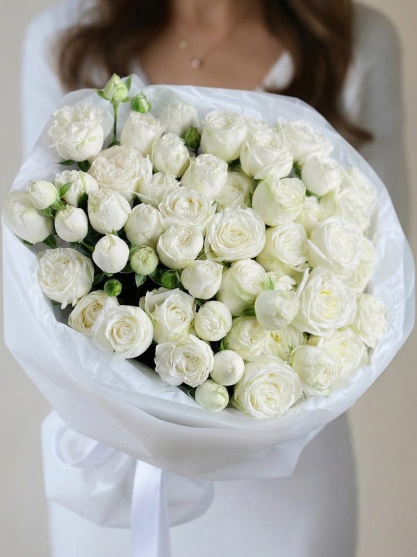 Buchet de 11 trandafiri albi spray