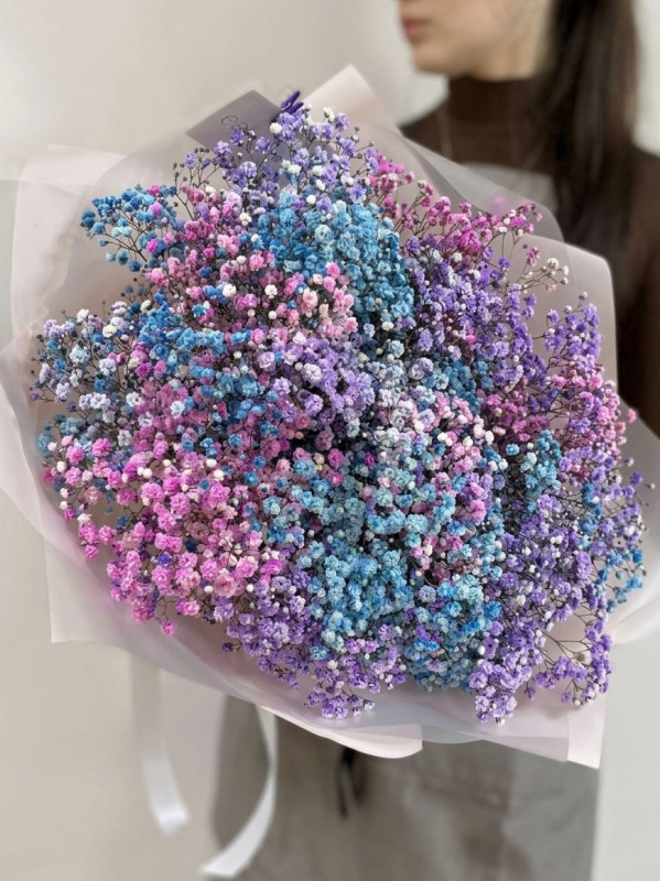 Buchet din 11 ramuri de amestec de gypsophila colorat în ambalaj deschis