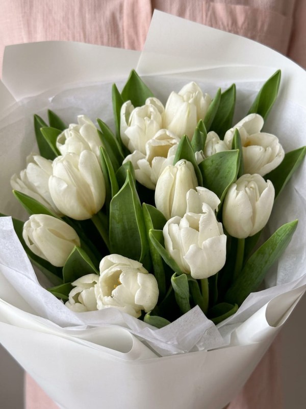 Buchet de 15 lalele albe