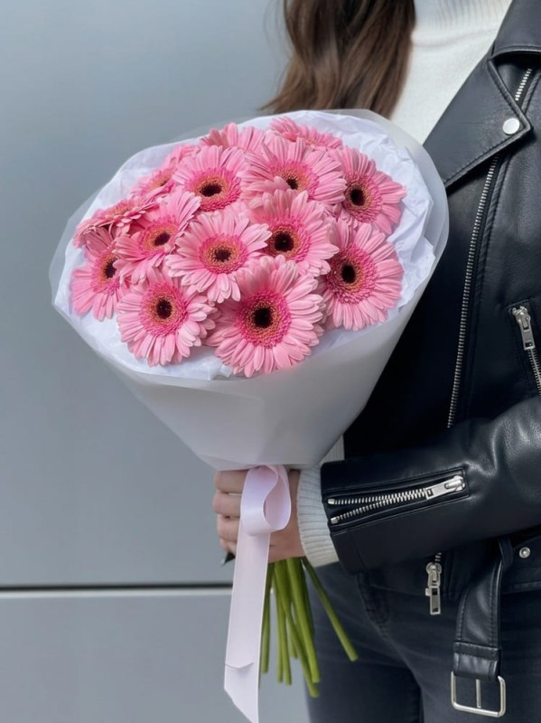 Buchet de 15 germini roz în ambalaj mat