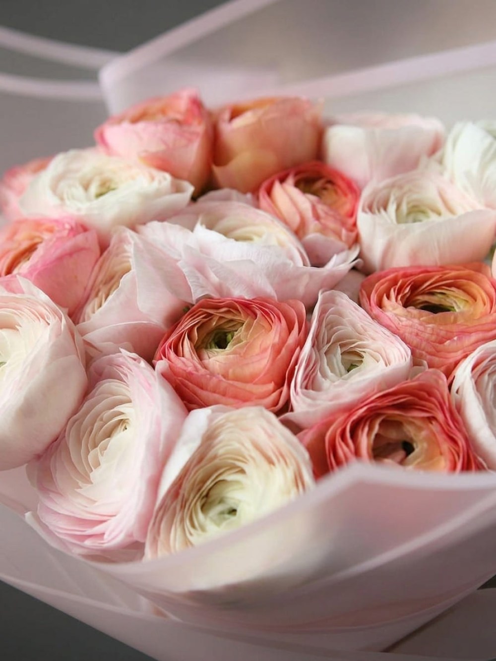 Buchet de 21 de amestec de ranunculus