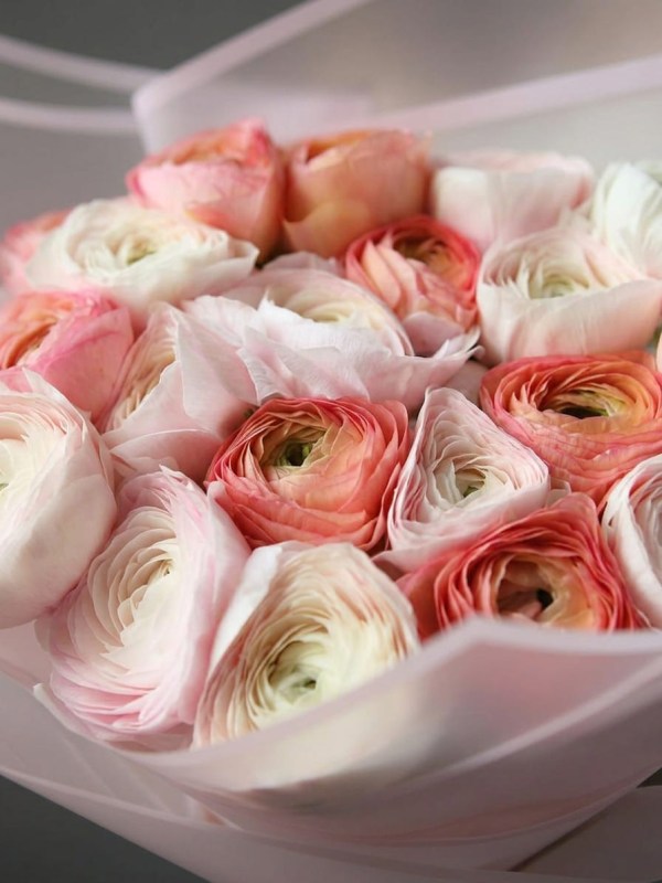 Buchet de 21 de amestec de ranunculus