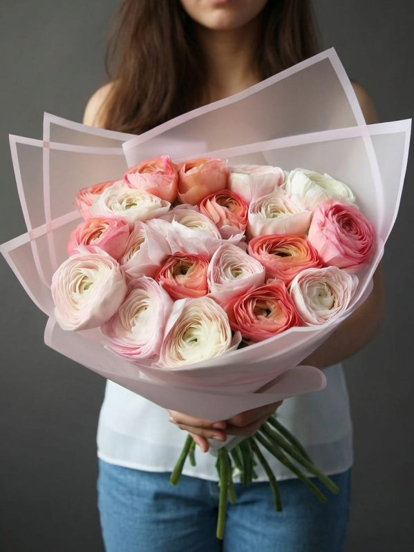 Buchet de 21 de amestec de ranunculus