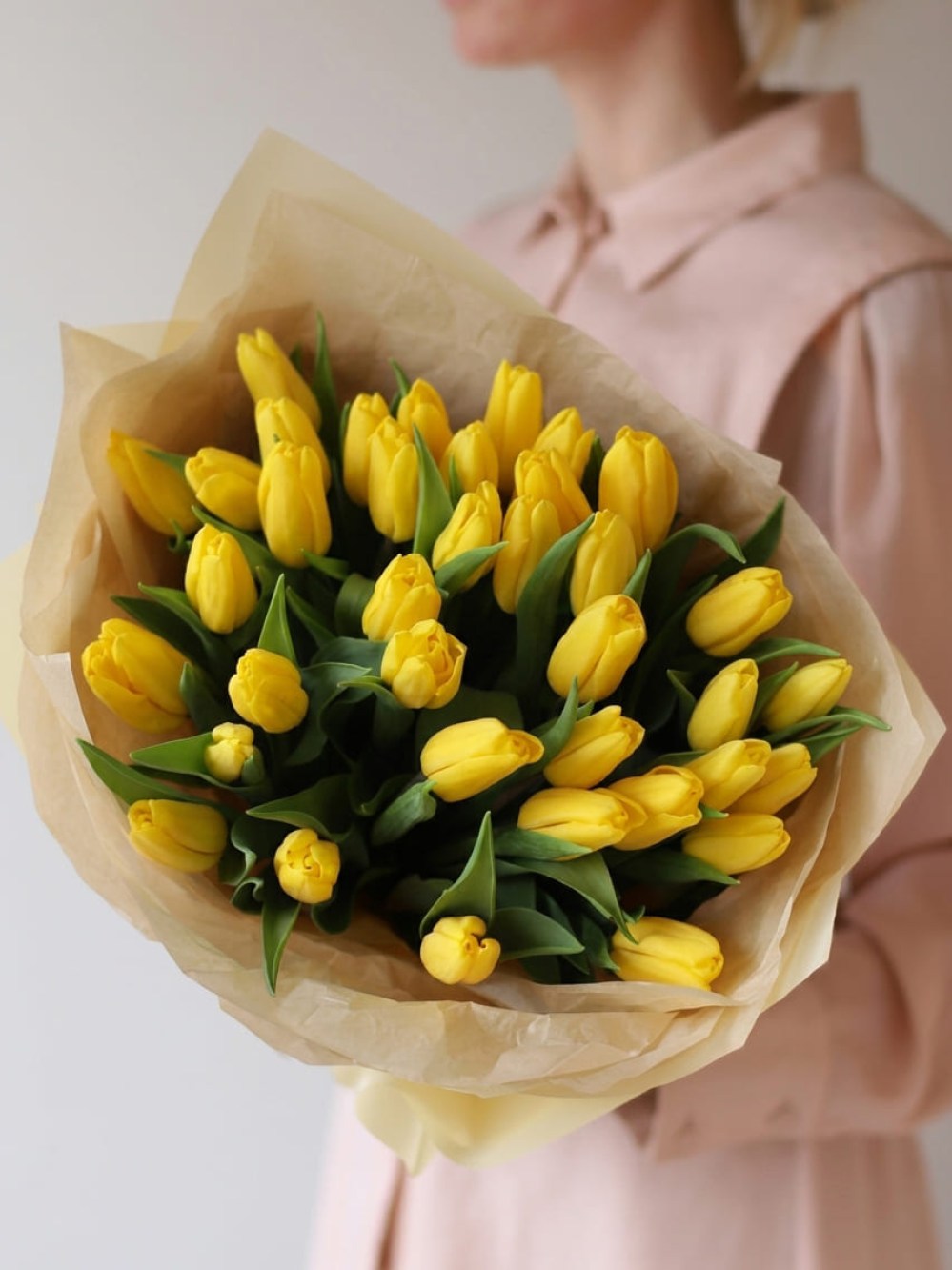 Bouquet of 35 yellow tulips