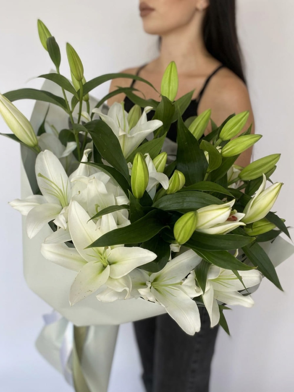 Buchet de 7 crini albi într-un pachet alb