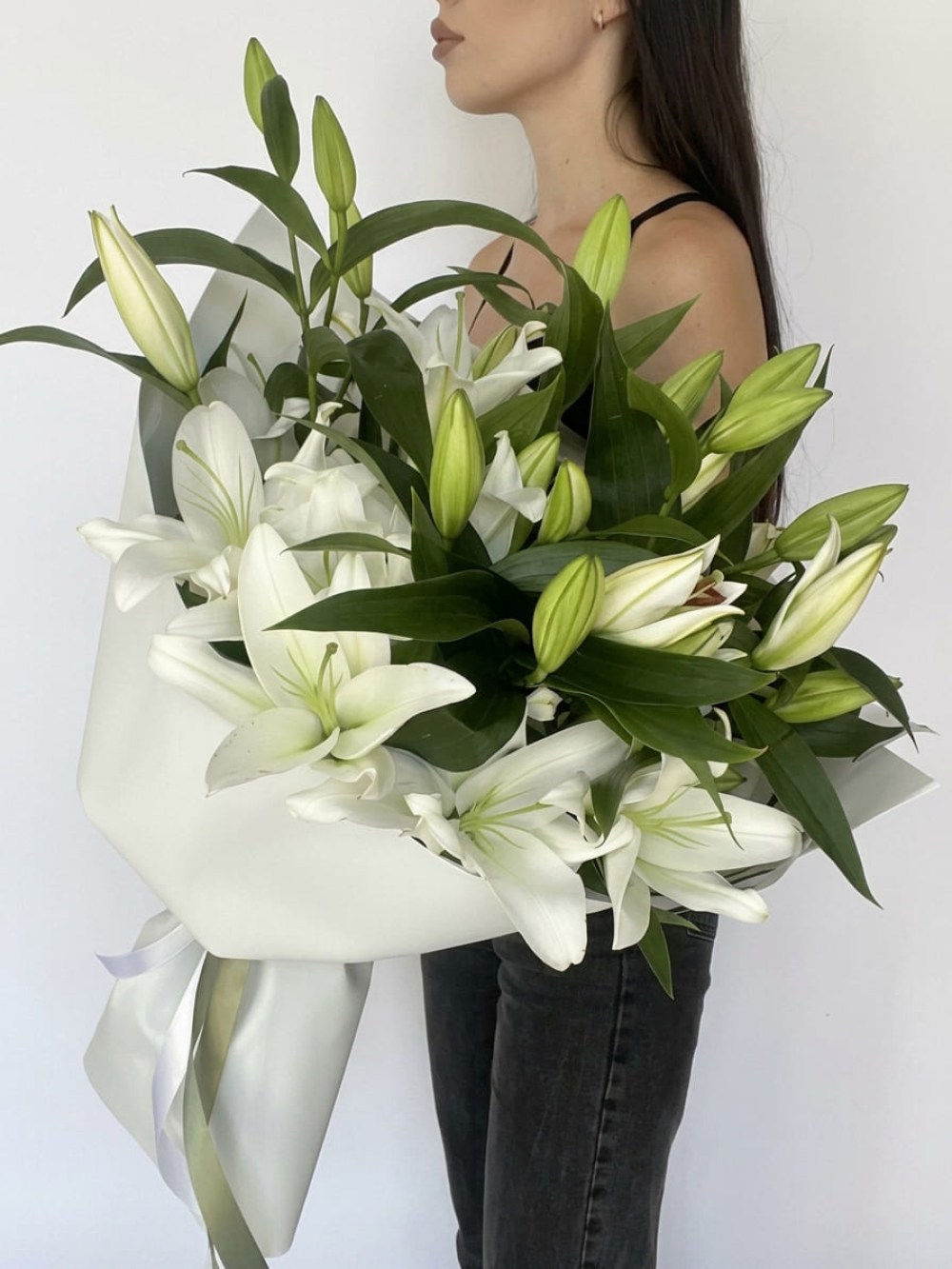 Buchet de 7 crini albi într-un pachet alb