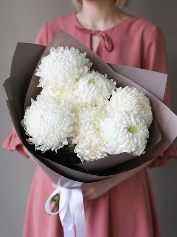 Buchet de 7 crizanteme albe cu un singur cap