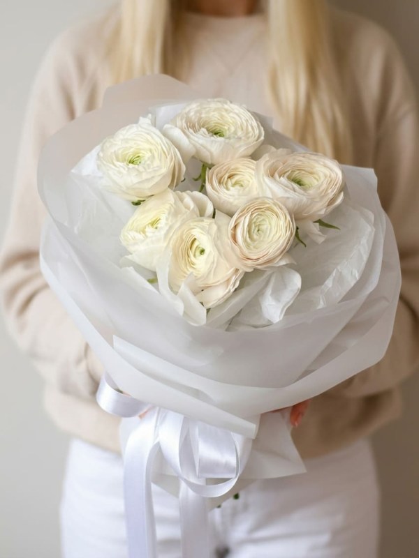 Buchet de 7 ranuncule albe
