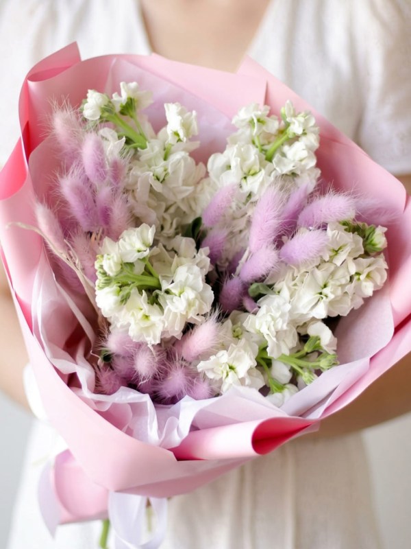 Buchet din 7 ramuri de matthiola cu lagurus