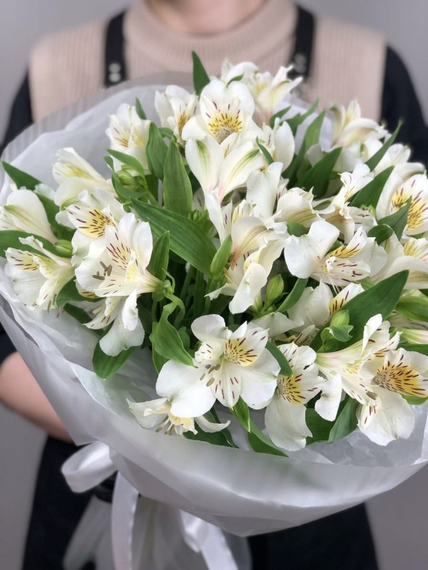 Buchet de 9 alstroemerias albe