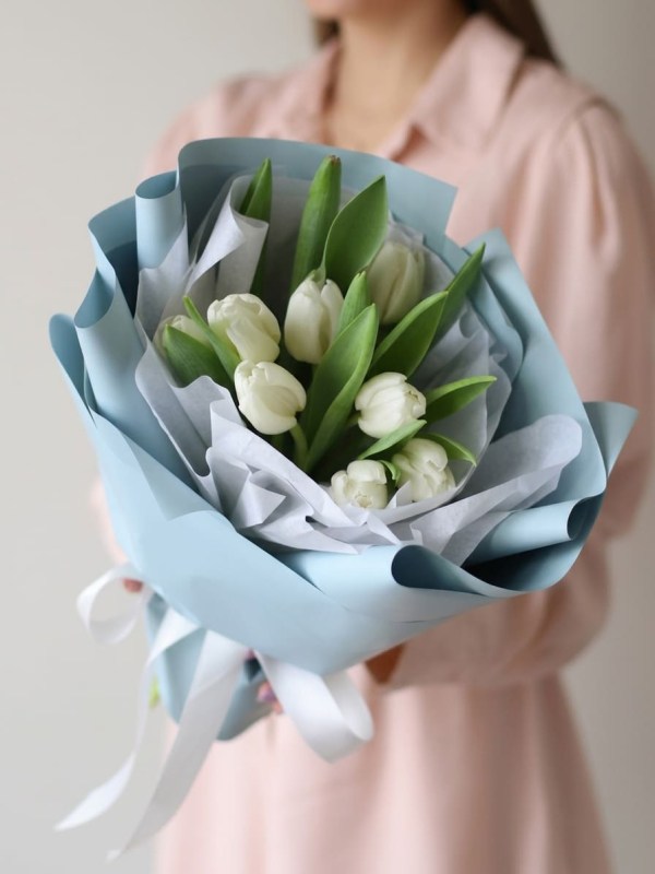 Buchet de 9 lalele albe