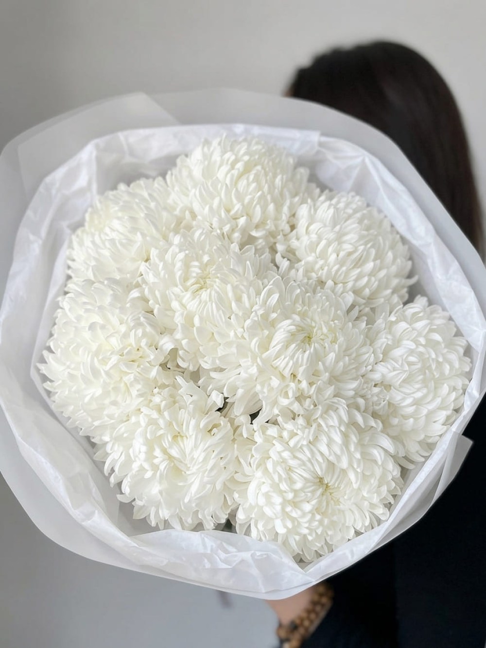 Bouquet of 9 white single-headed chrysanthemums