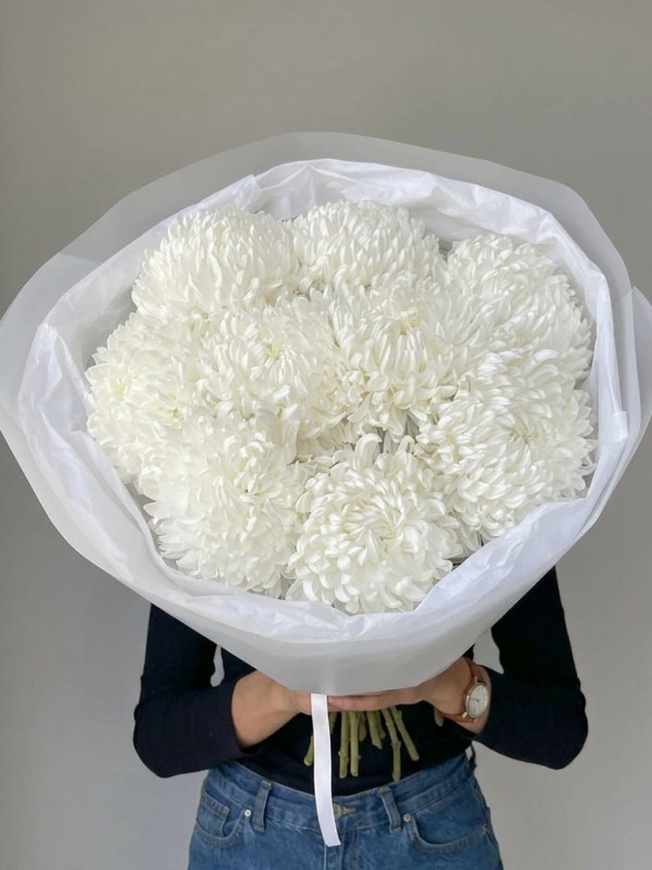 Bouquet of 9 white single-headed chrysanthemums