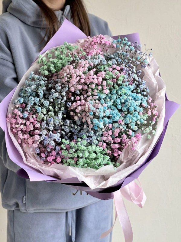 Buchet din 9 ramuri de amestec de gypsophila colorat în ambalaj liliac