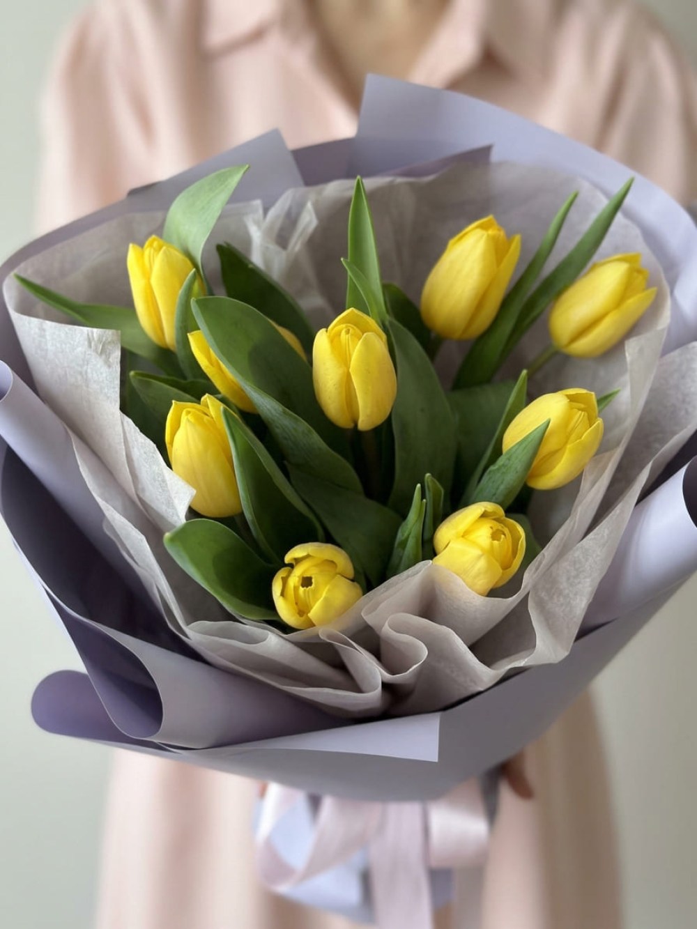Bouquet of 9 yellow tulips