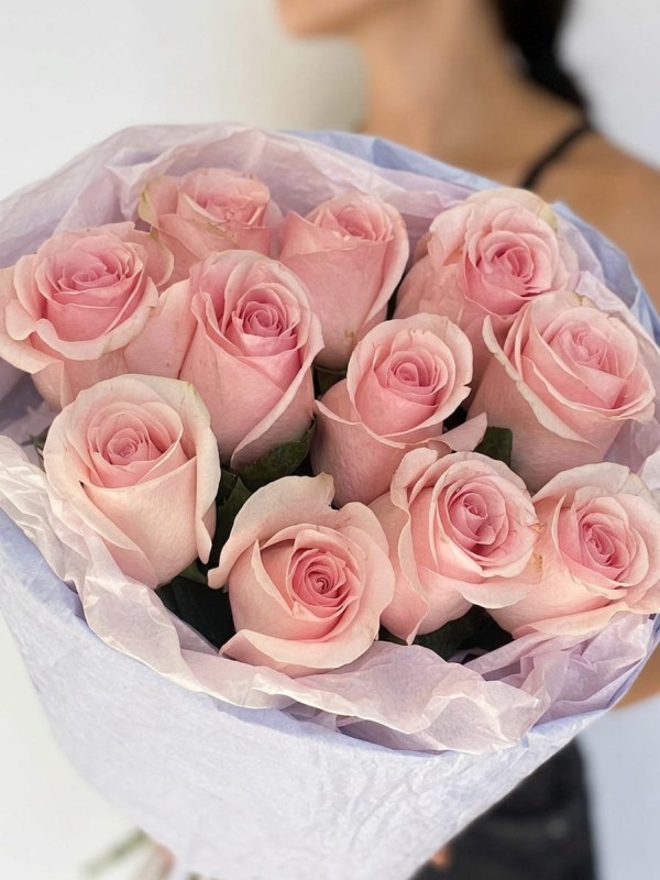 Buchet de 11 trandafiri roz moale