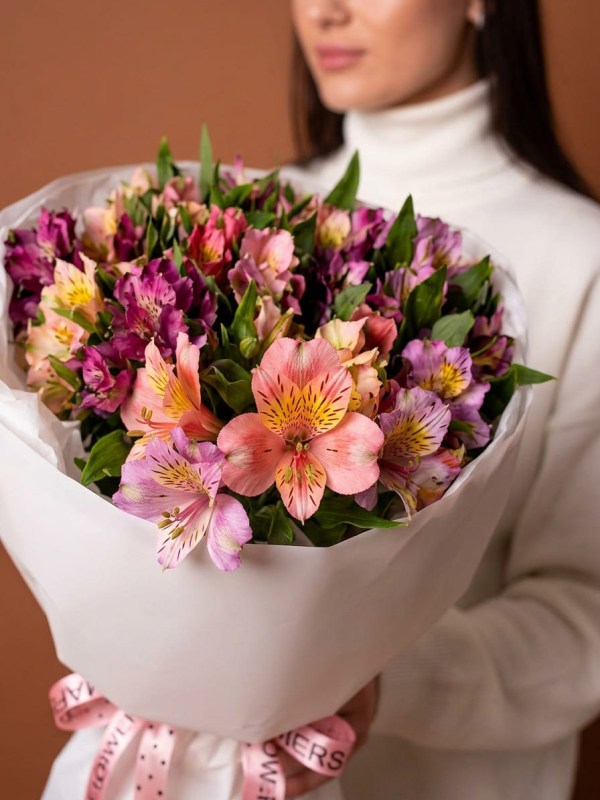 Buchet de 15 mix alstroemeria