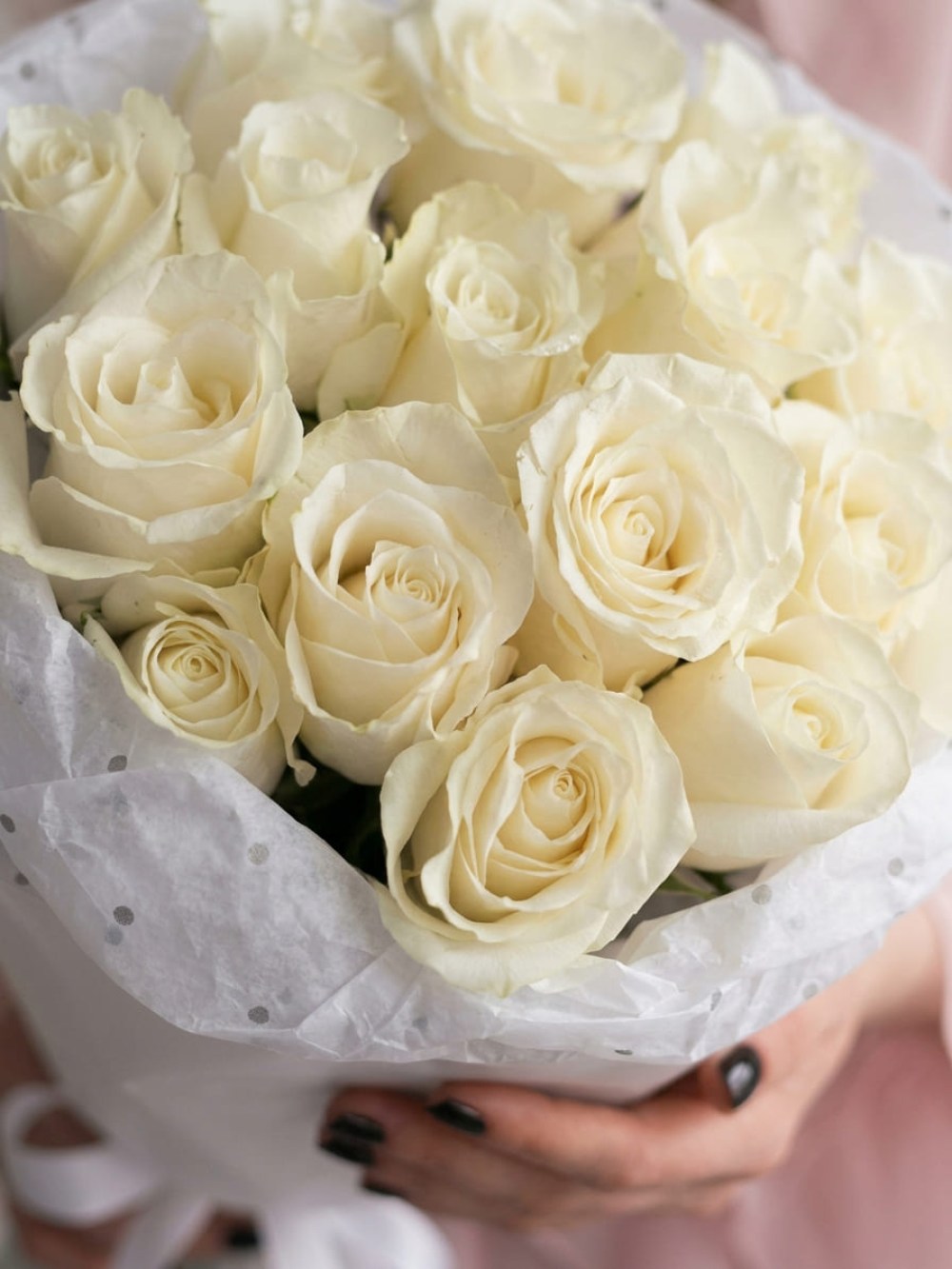 Букет из 15 белых кенийских роз «White Silk»