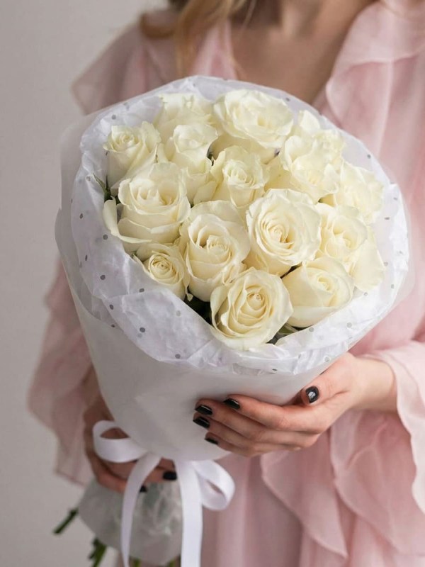 Buchet de 15 trandafiri albi kenyeni „White Silk”