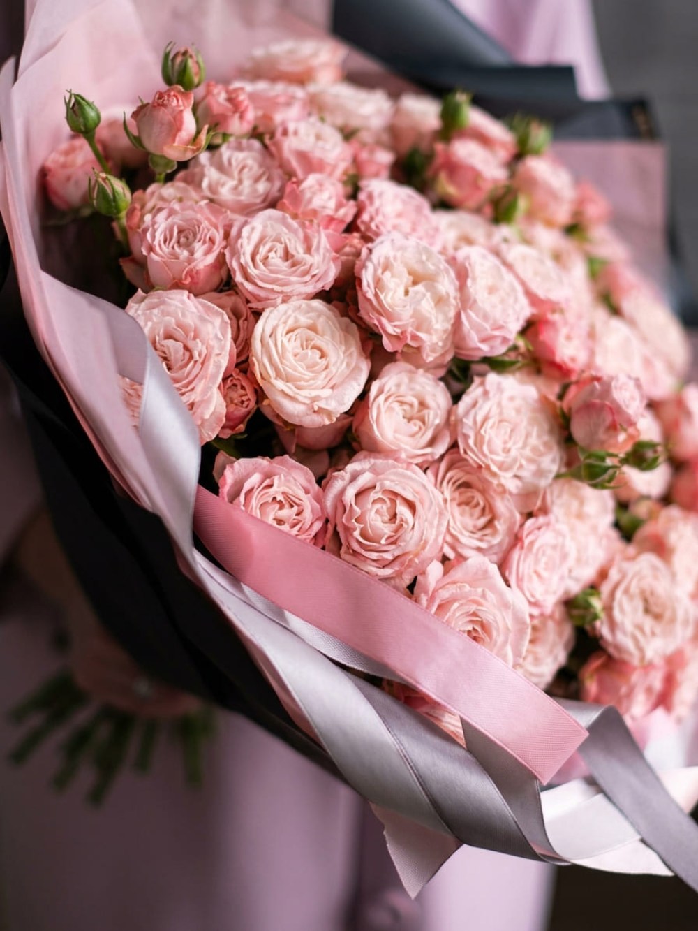 Buchet din 17 ramuri de trandafir Lady Bombastic