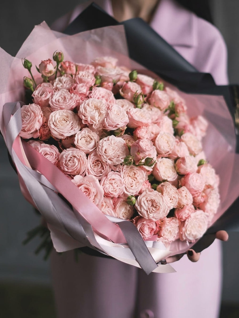 Buchet din 17 ramuri de trandafir Lady Bombastic