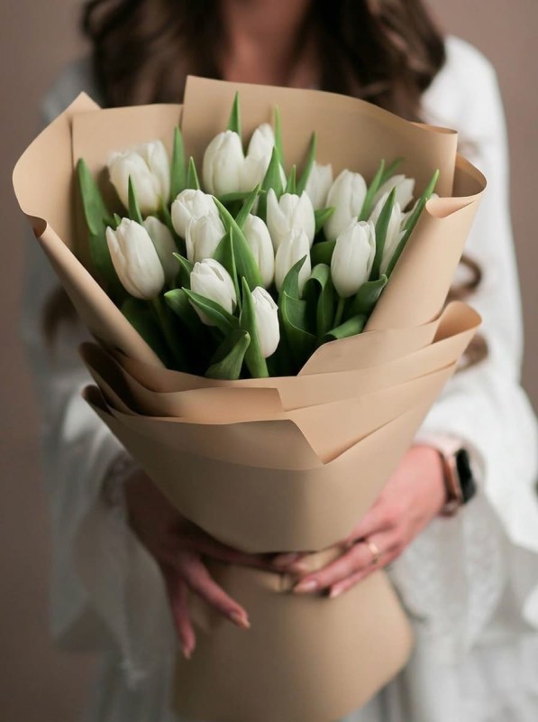 Bouquet of 21 white tulips