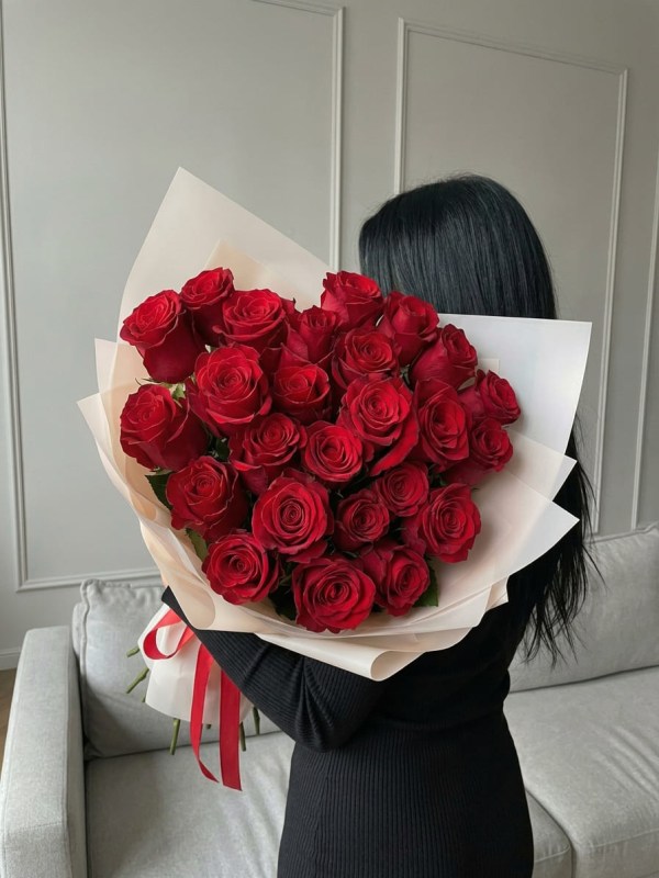 Bouquet of 25 red roses in light wrapping