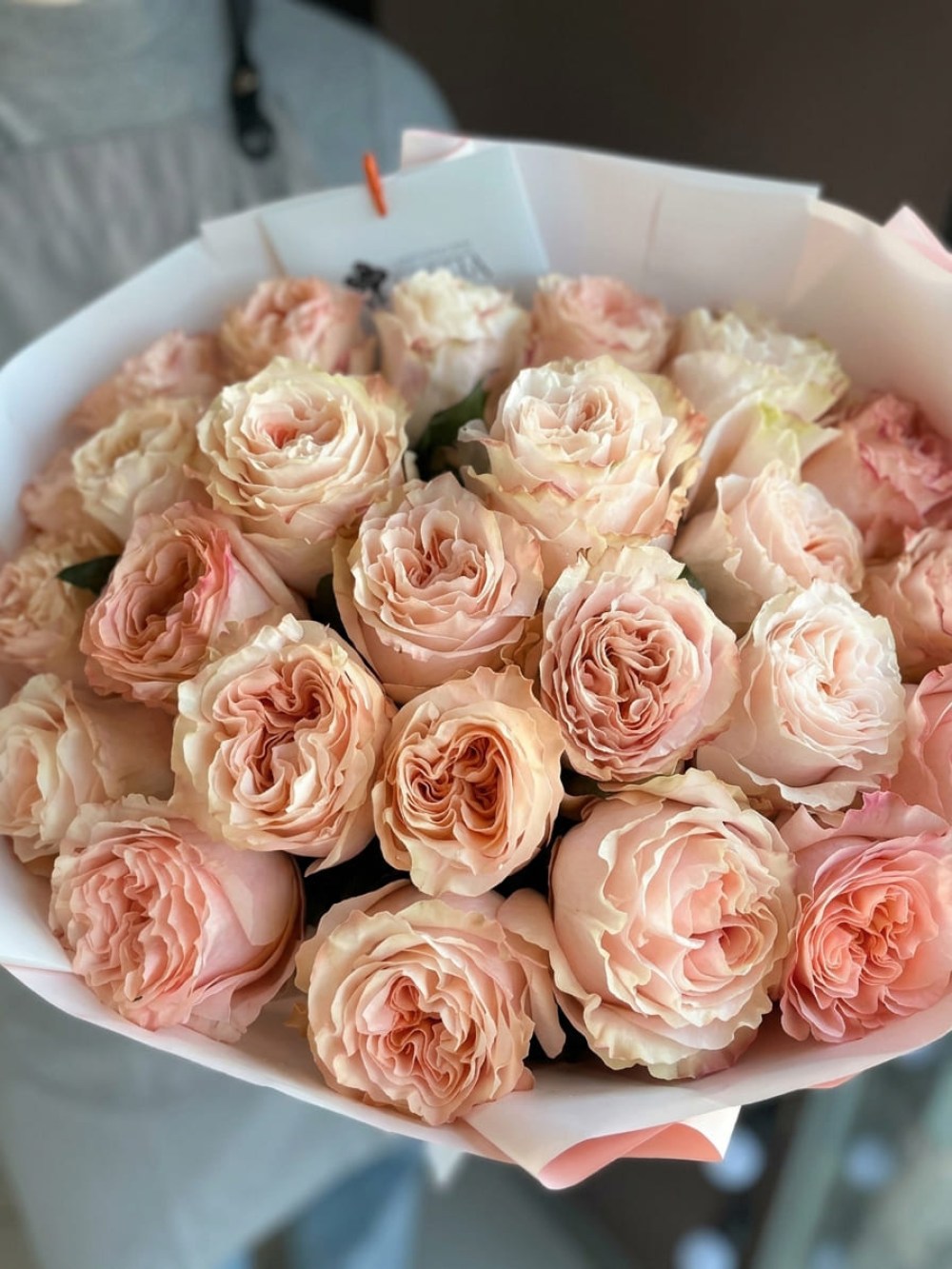 Bouquet of 25 Crown Princess garden roses