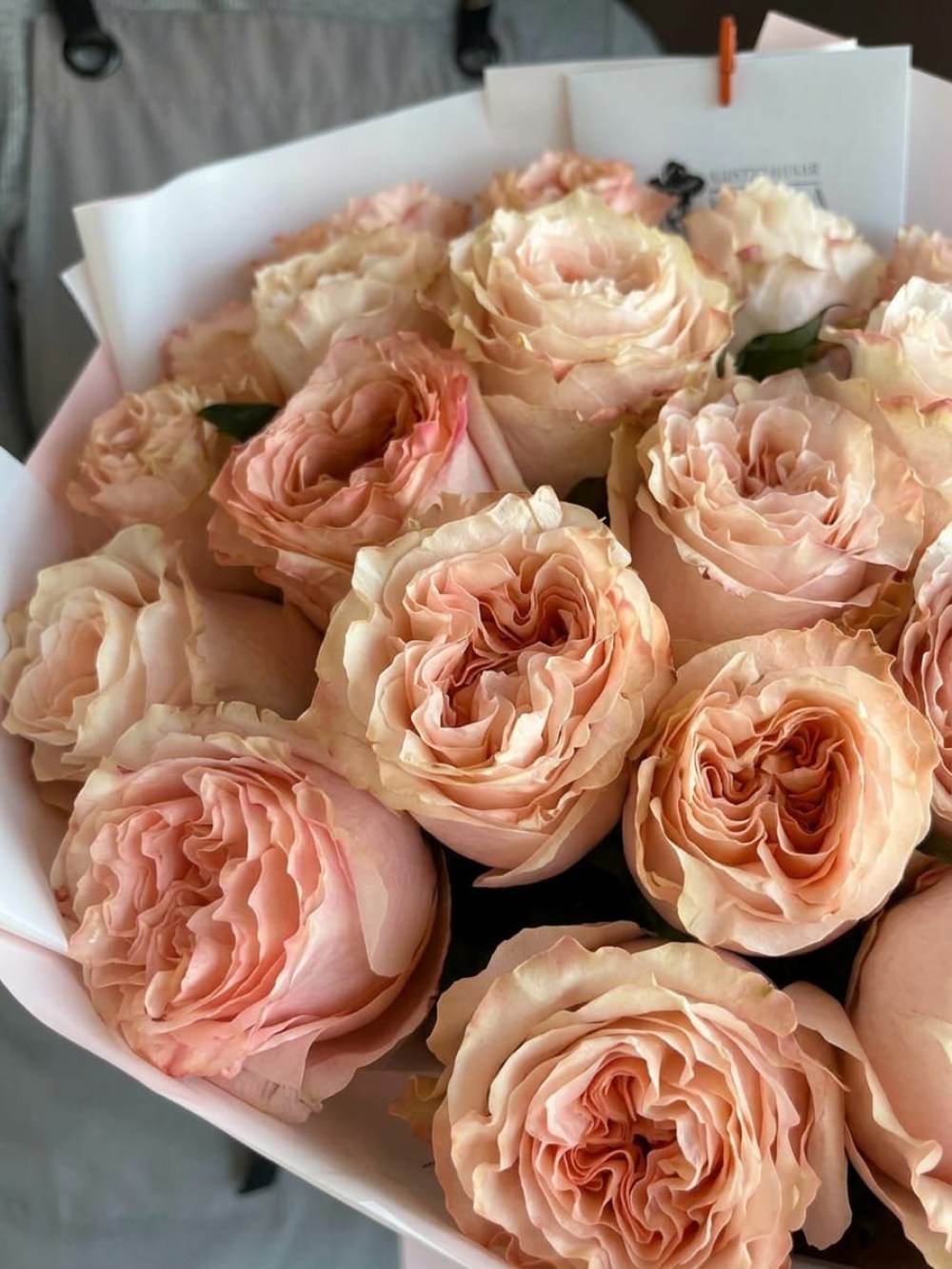 Bouquet of 25 Crown Princess garden roses