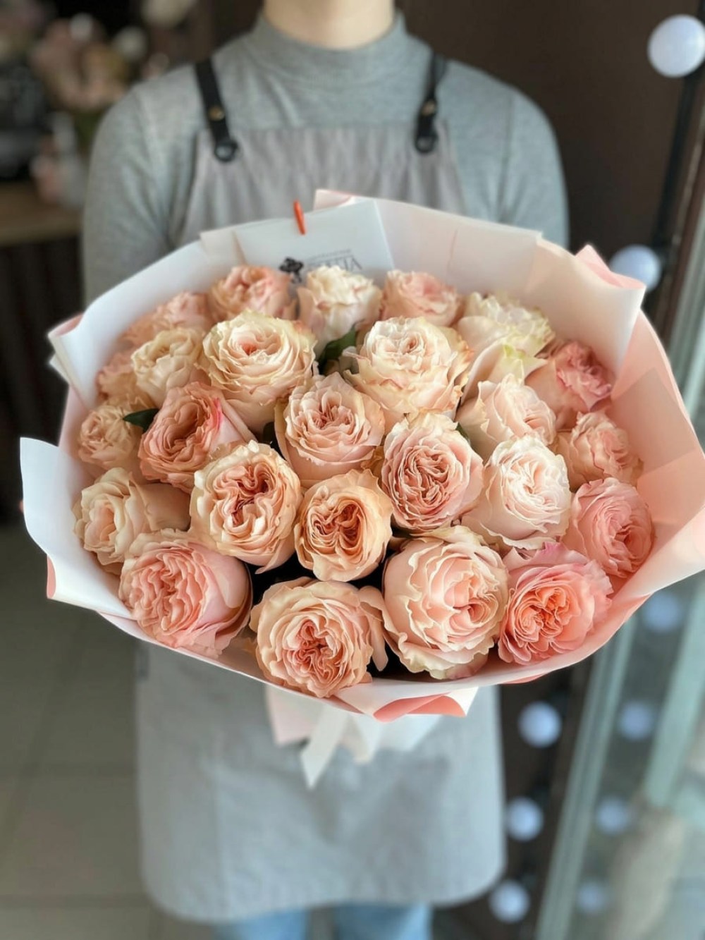 Bouquet of 25 Crown Princess garden roses