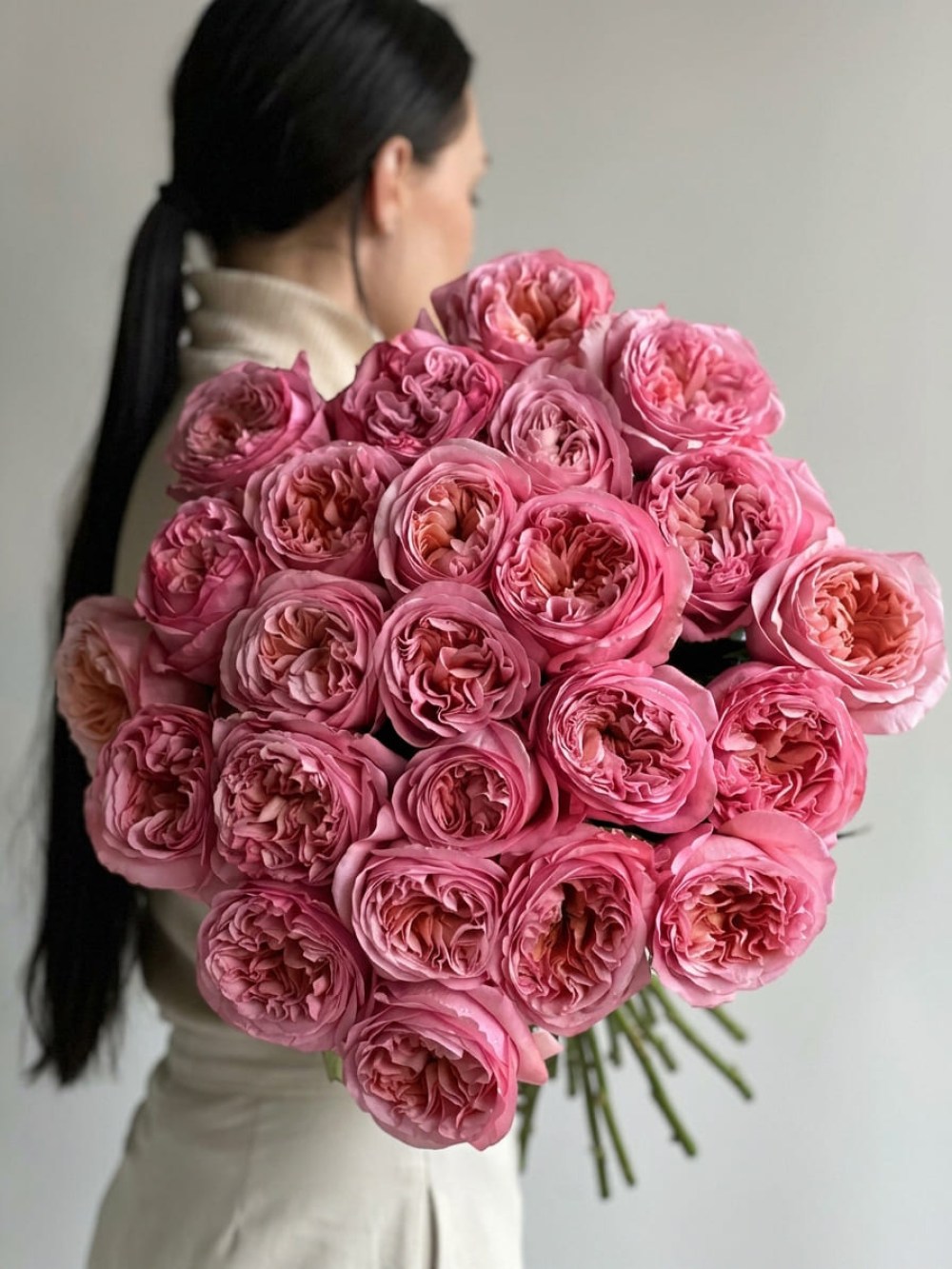 Bouquet of 25 Pink Expression garden roses tied with ribbon