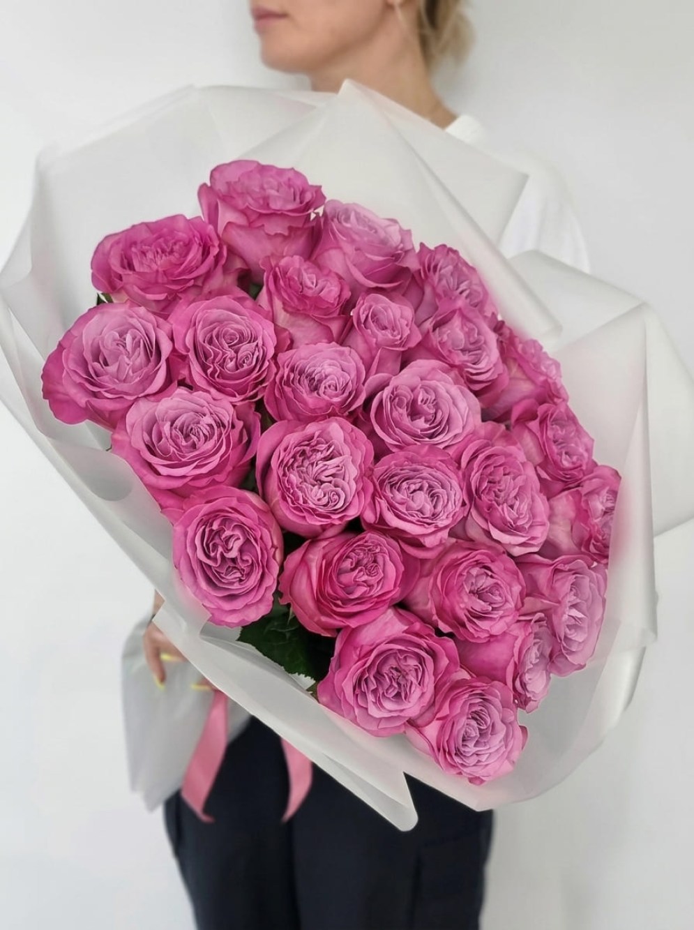 Buchet de 25 de trandafiri tip bujor Queens Crown