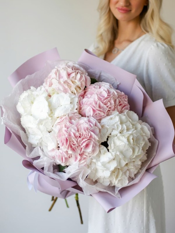 Buchet de 5 hortensii albe si roz