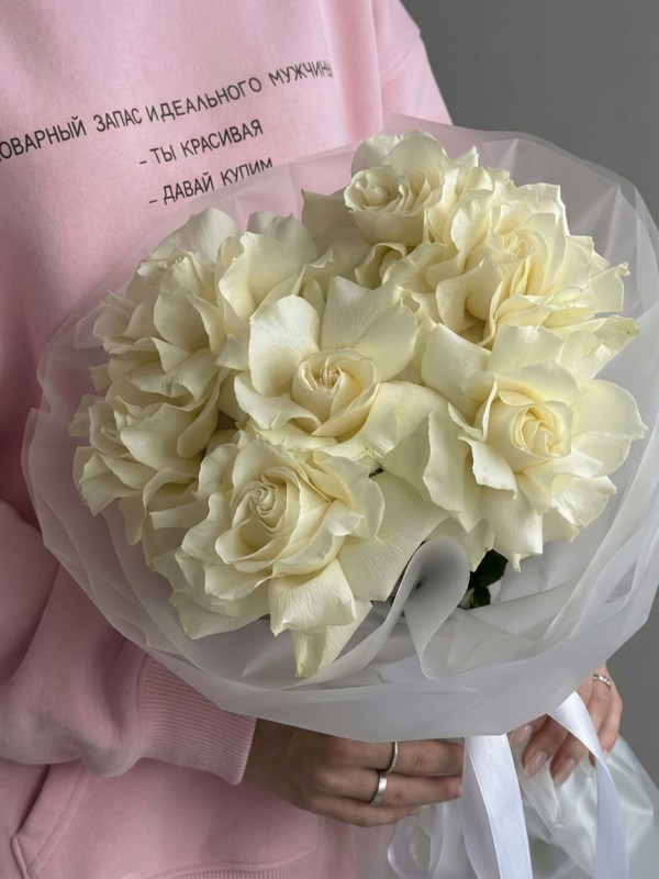 Buchet de 7 trandafiri albi francezi