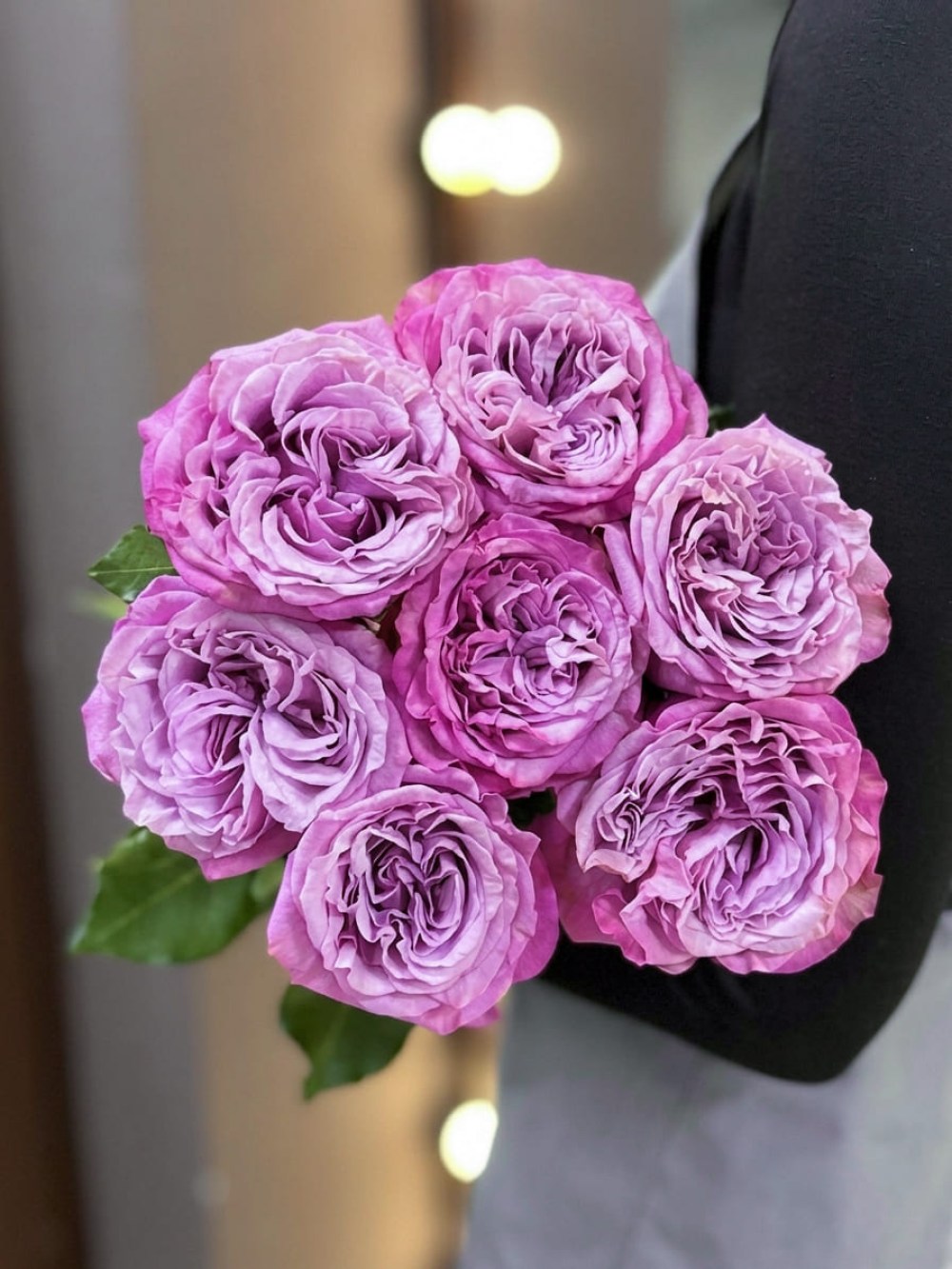 Buchet de 7 trandafiri tip bujor Queen's Crown