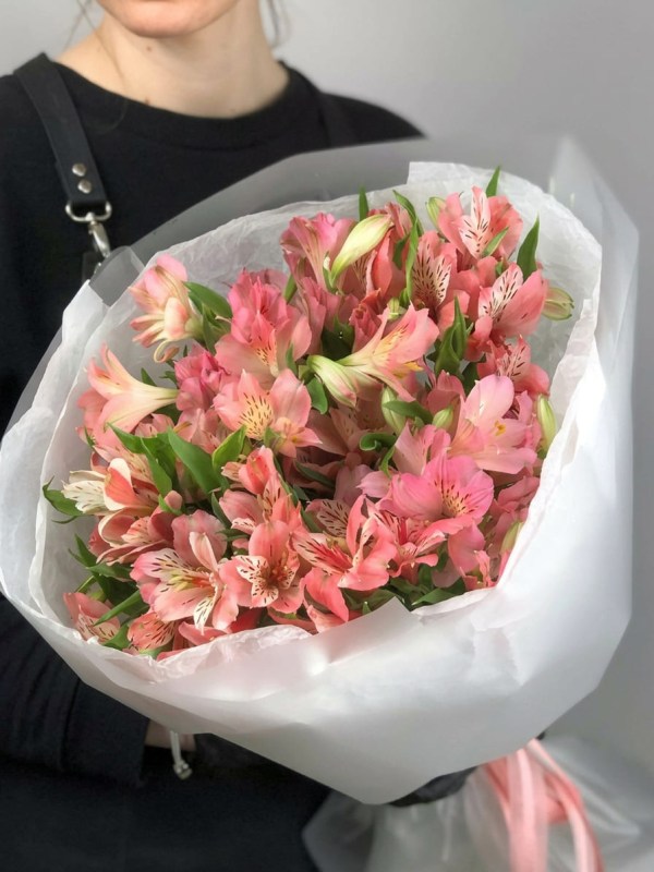 Buchet de 9 alstroemerias roșu-roz