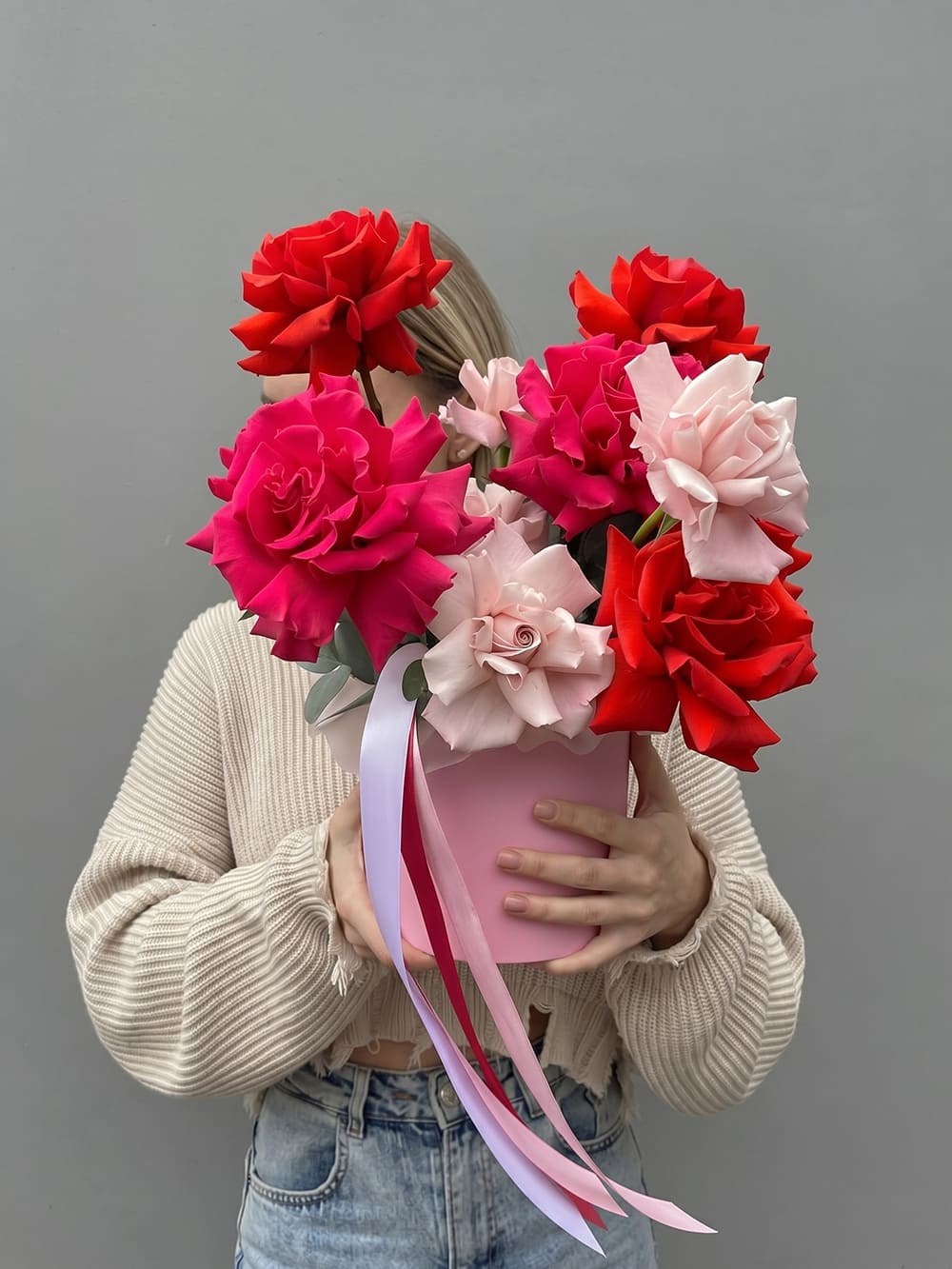 Buchet de trandafiri francezi într-o cutie