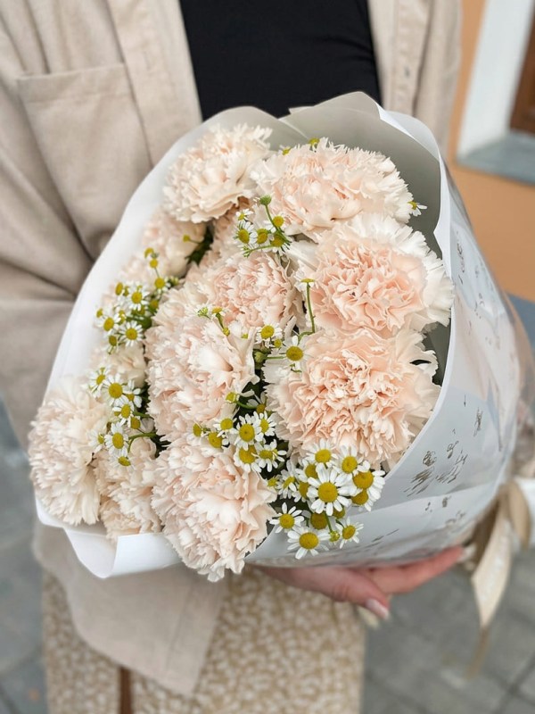 Buchet de cremă dianthus cu tanacetum