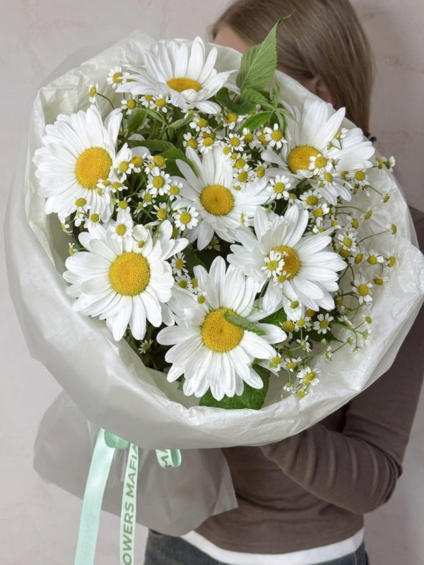 Buchet de margarete mari cu matricaria
