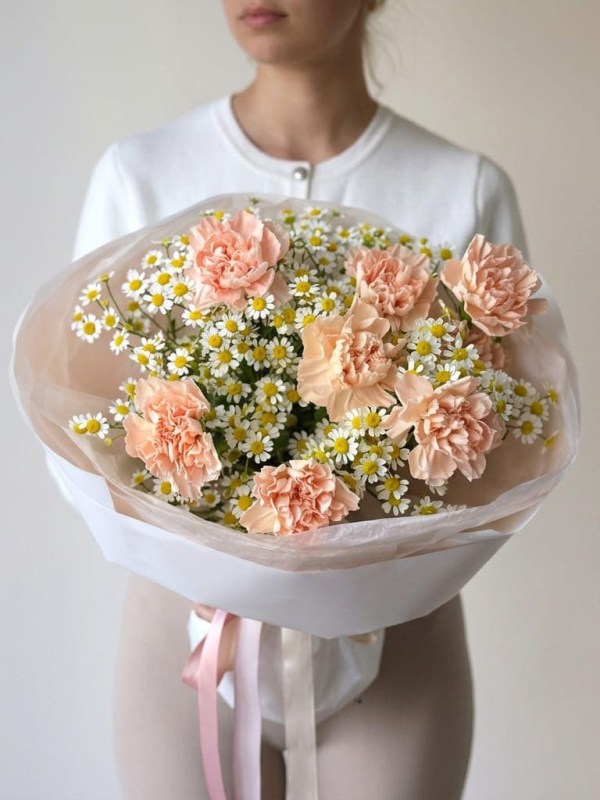 Buchet duo de mușețel cu dianthus „Chalet” mini