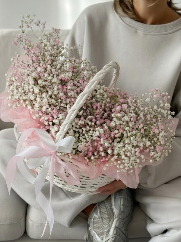 Coș cu 9 ramuri de gypsophila roz și alb