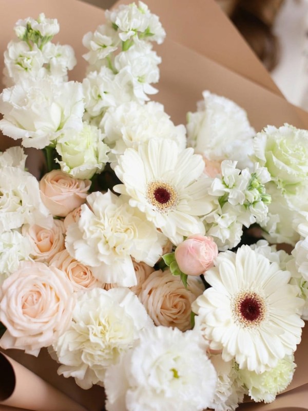 Cream mixed bouquet with gerberas
