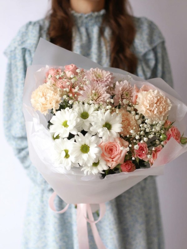Crem buchet mixt cu gypsophila