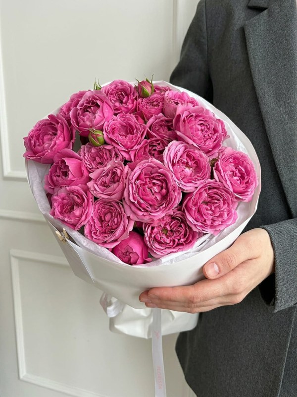 Buchet din trandafiri spray Misty Bubbles în nuanță zmeurie